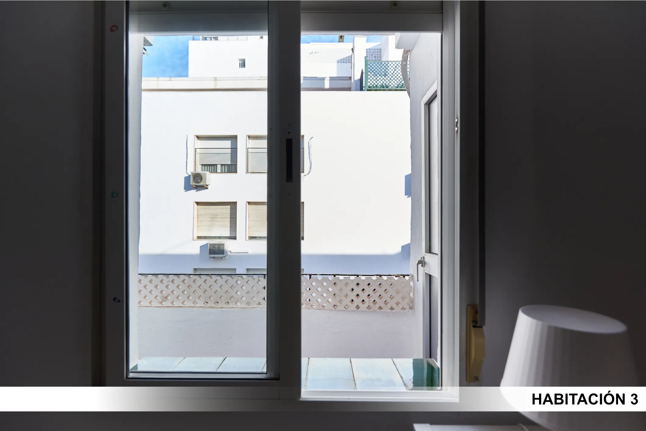 Shared Room in Seville photo 5