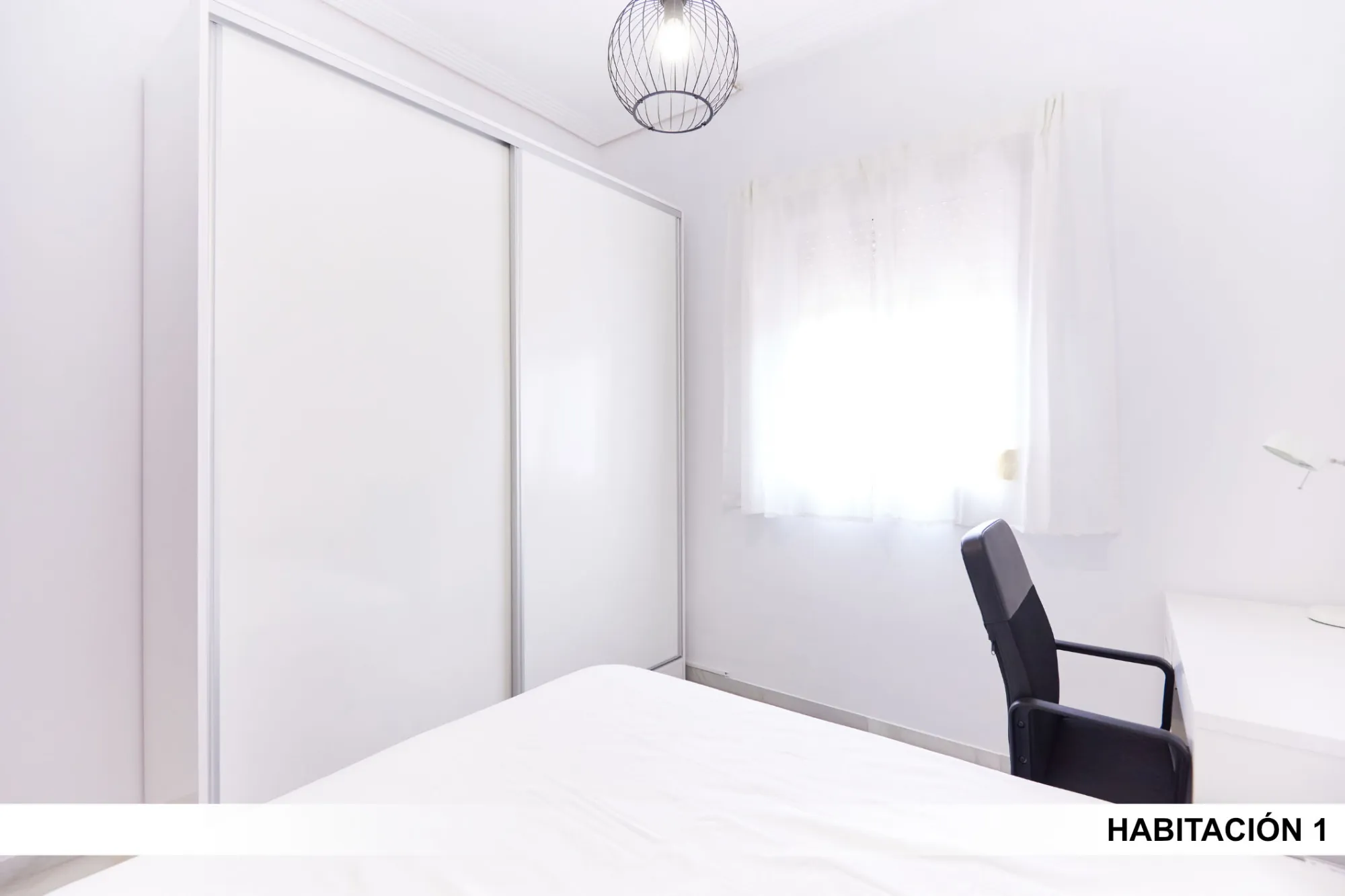 Shared Room in Seville photo 3