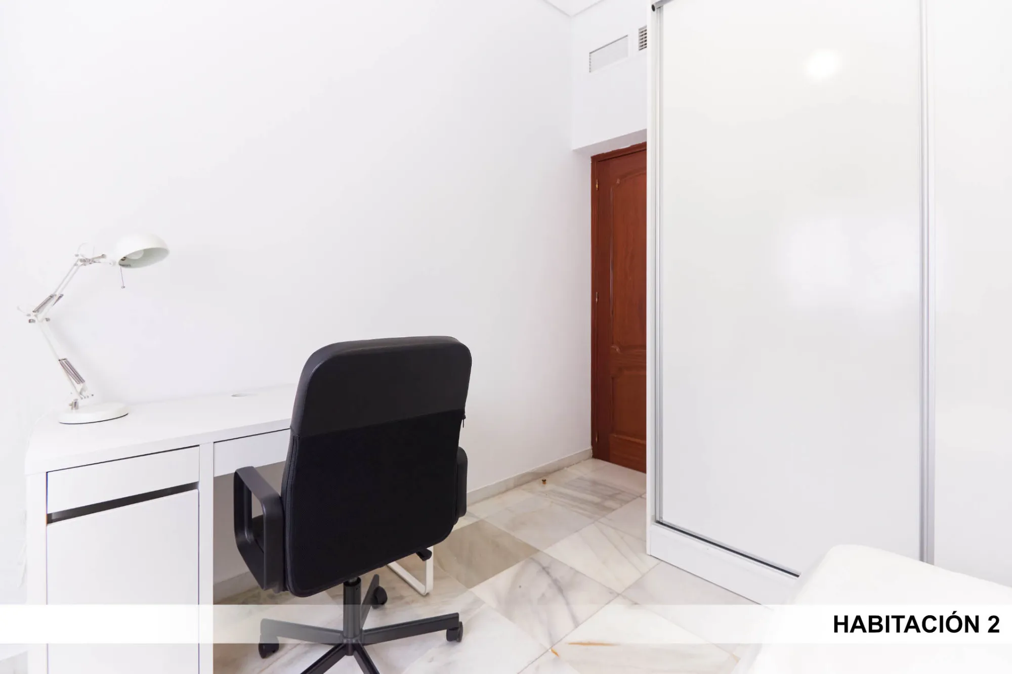 Shared Room in Seville photo 3