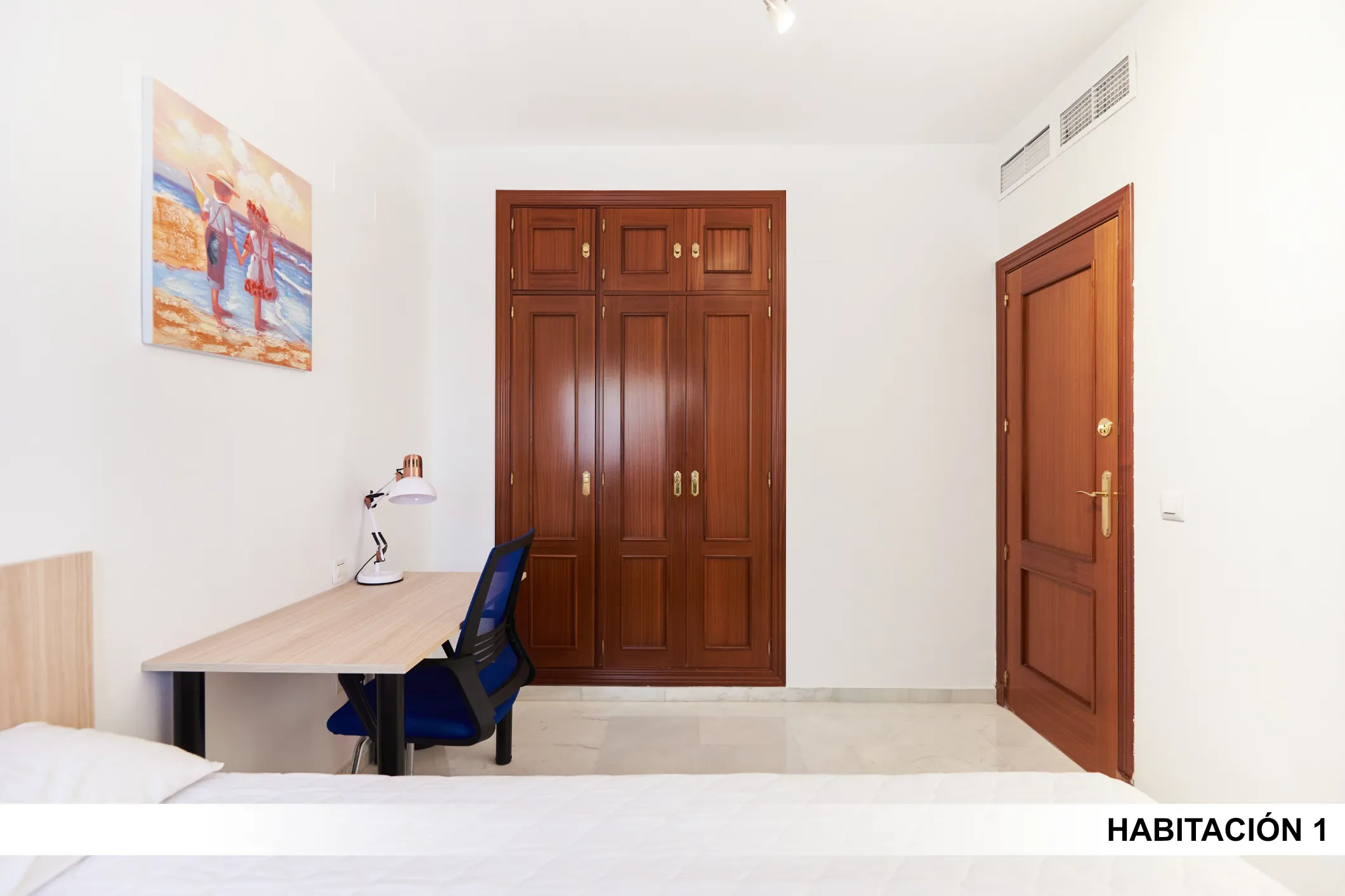 Shared Room in Seville photo 4