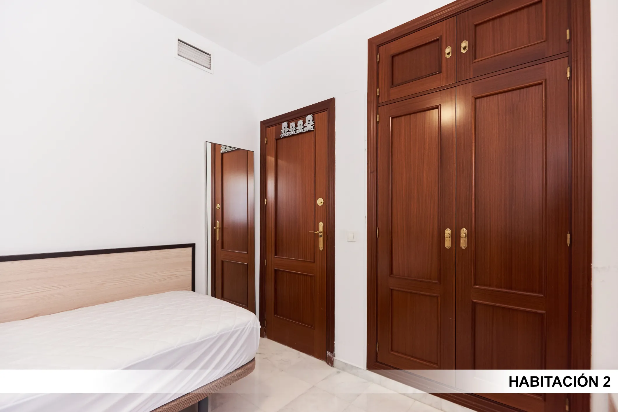 Shared Room in Seville photo 4