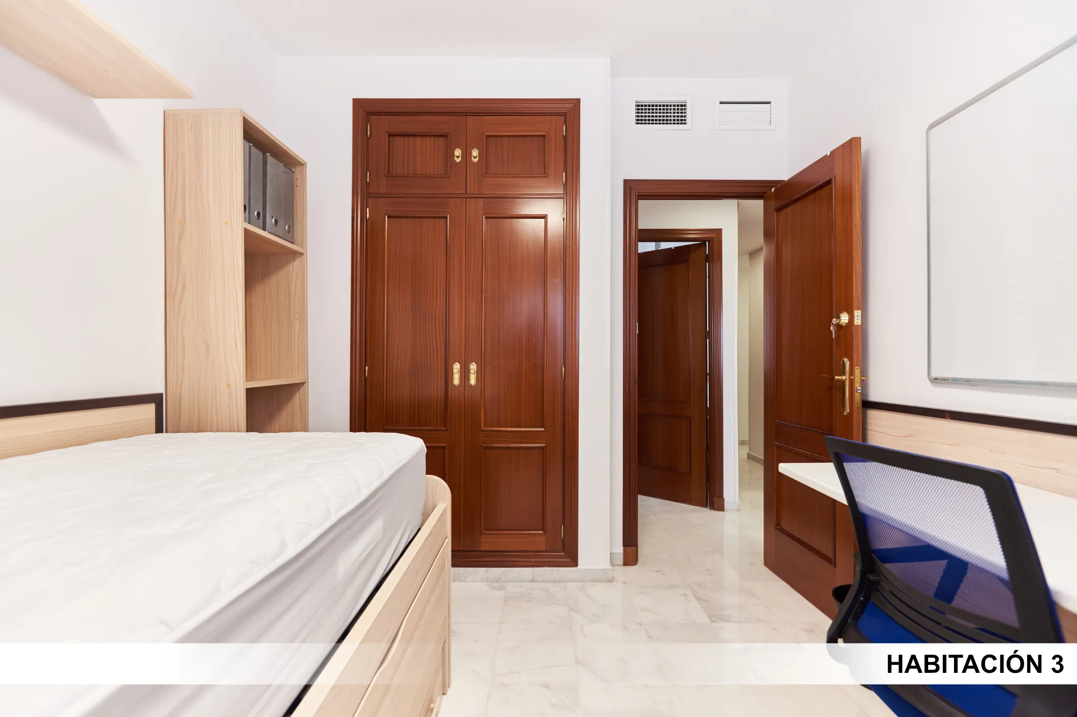 Shared Room in Seville photo 4