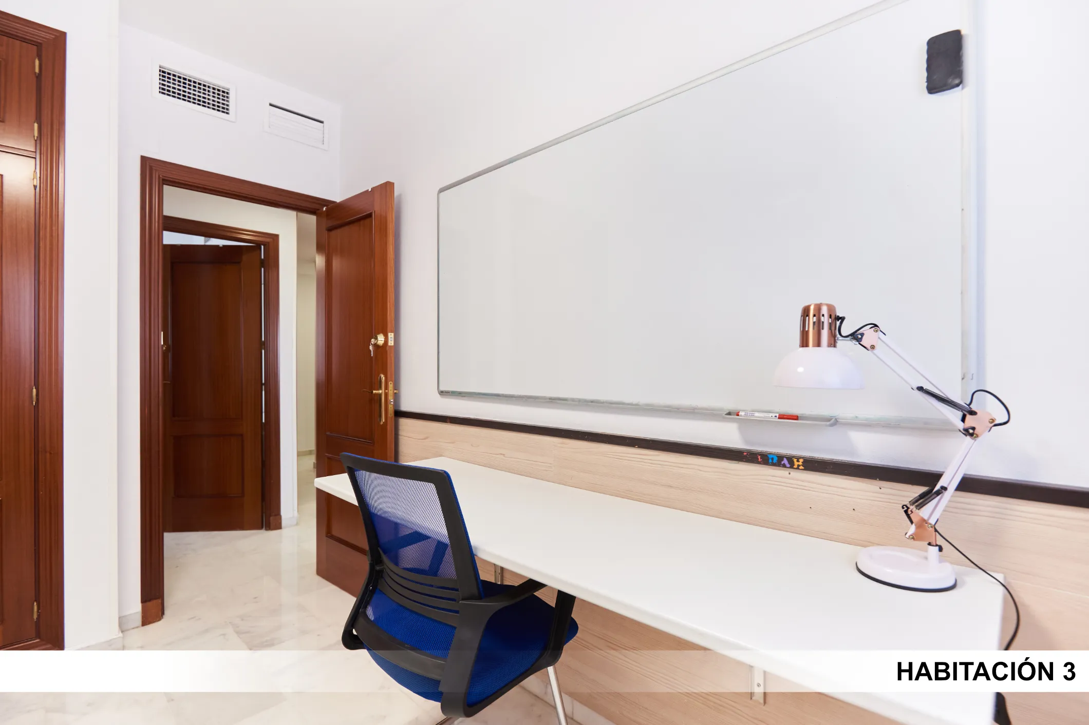 Shared Room in Seville photo 3