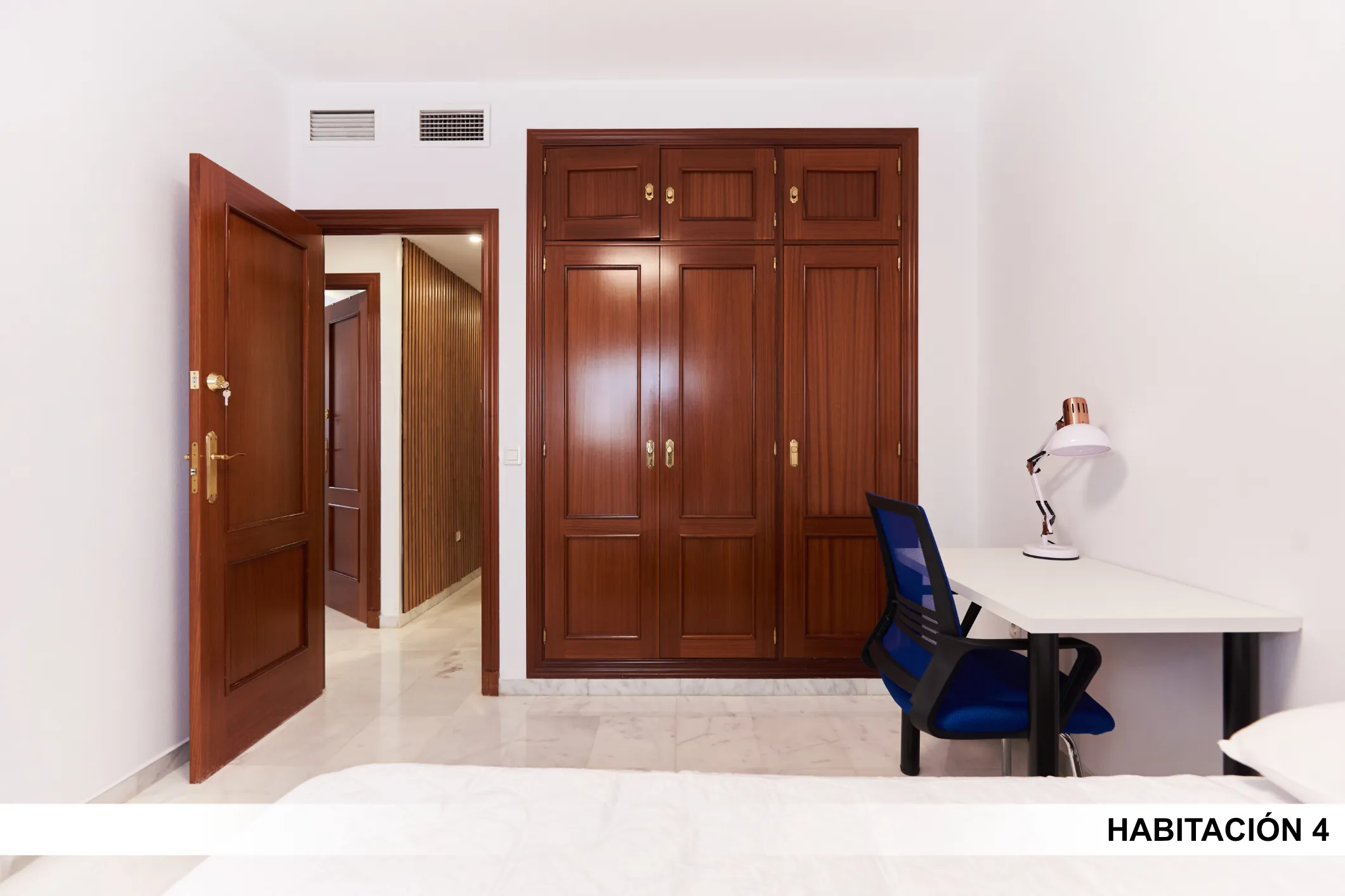 Shared Room in Seville photo 5