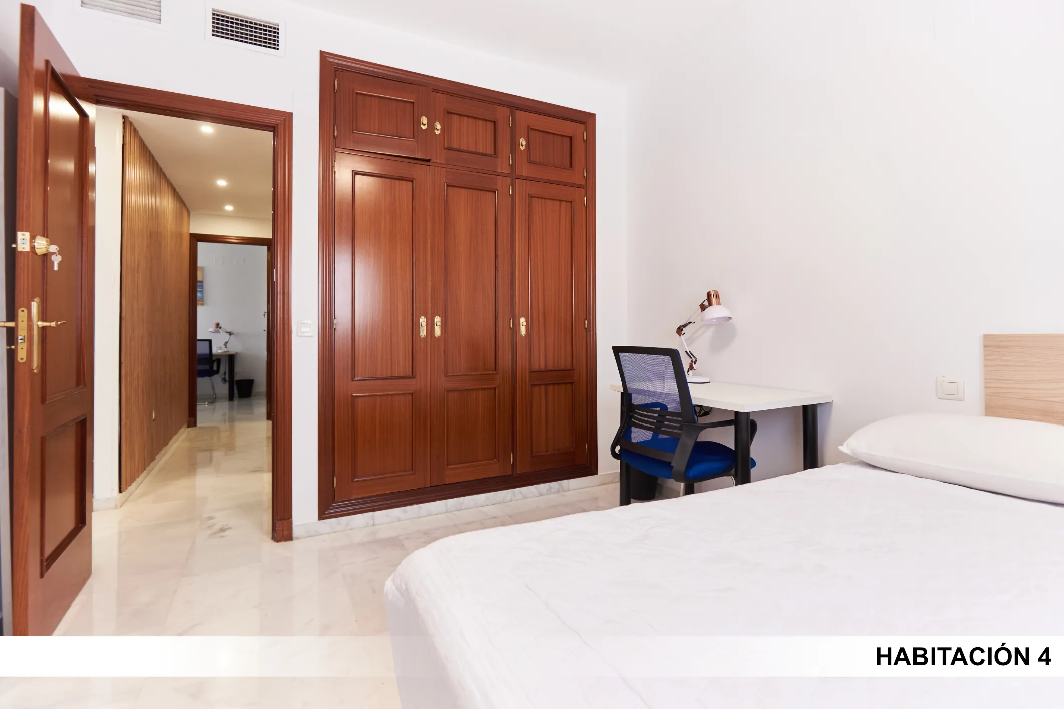 Shared Room in Seville photo 3