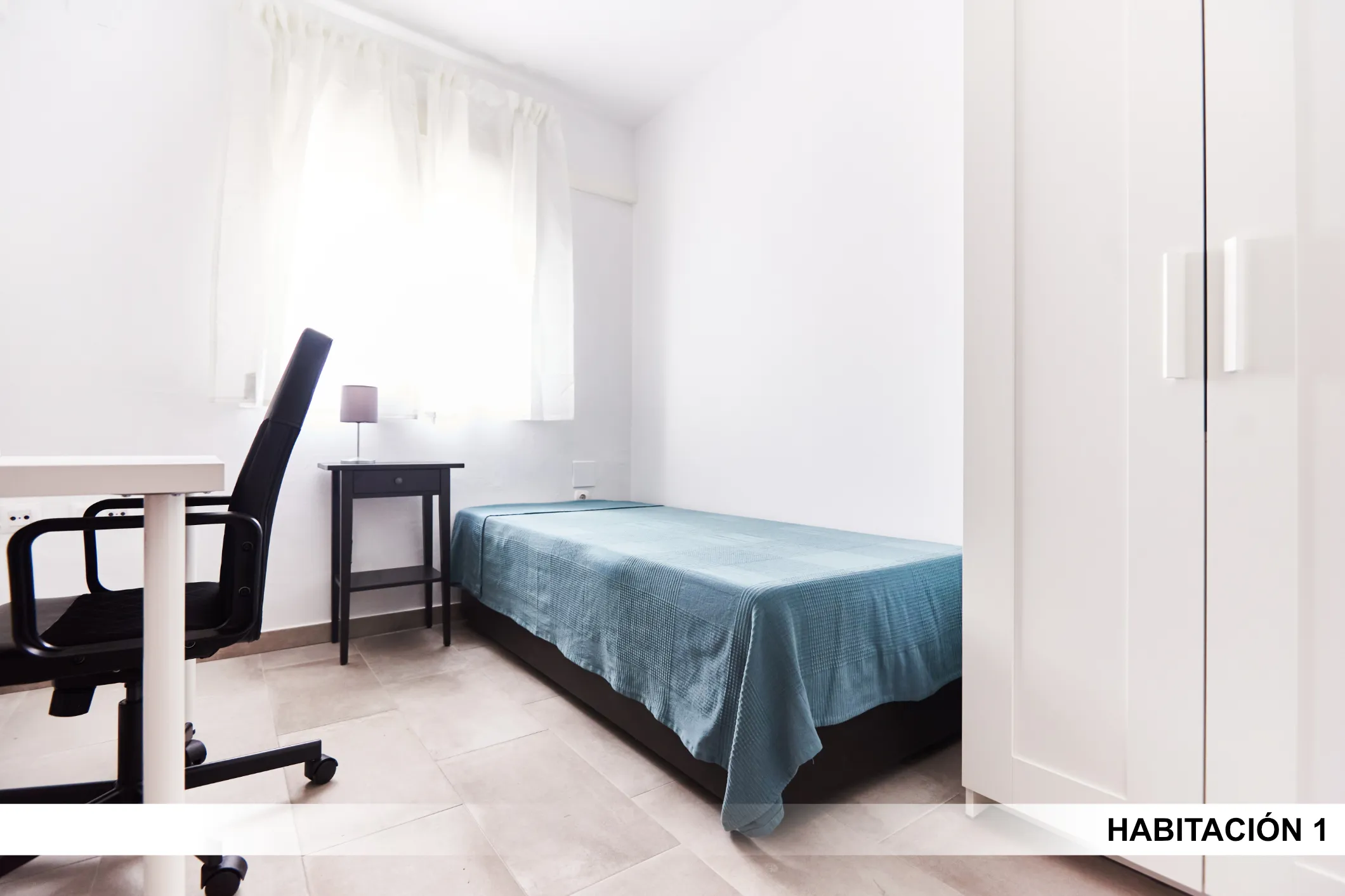 Shared Room in Seville photo 2