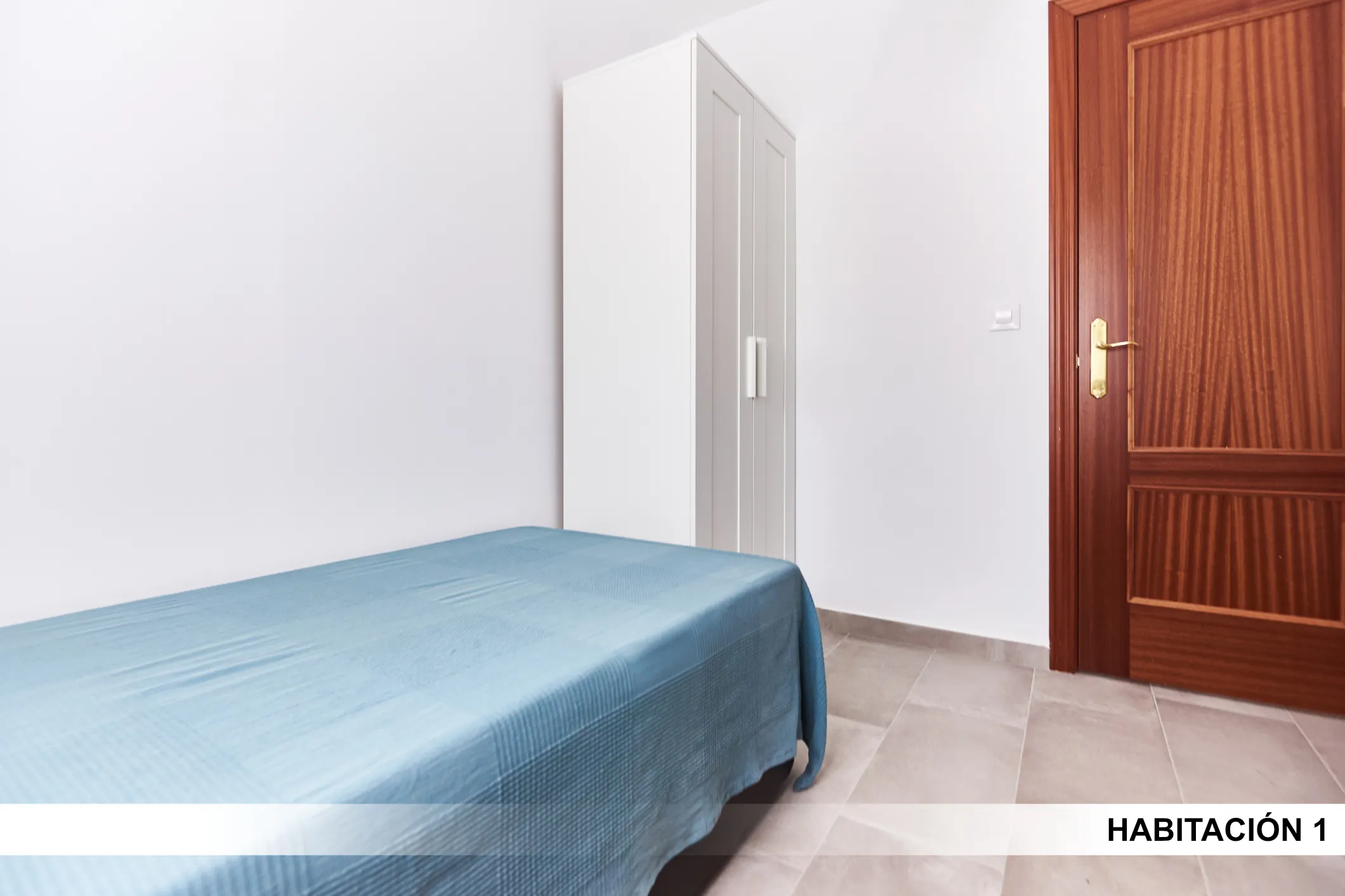 Shared Room in Seville photo 4