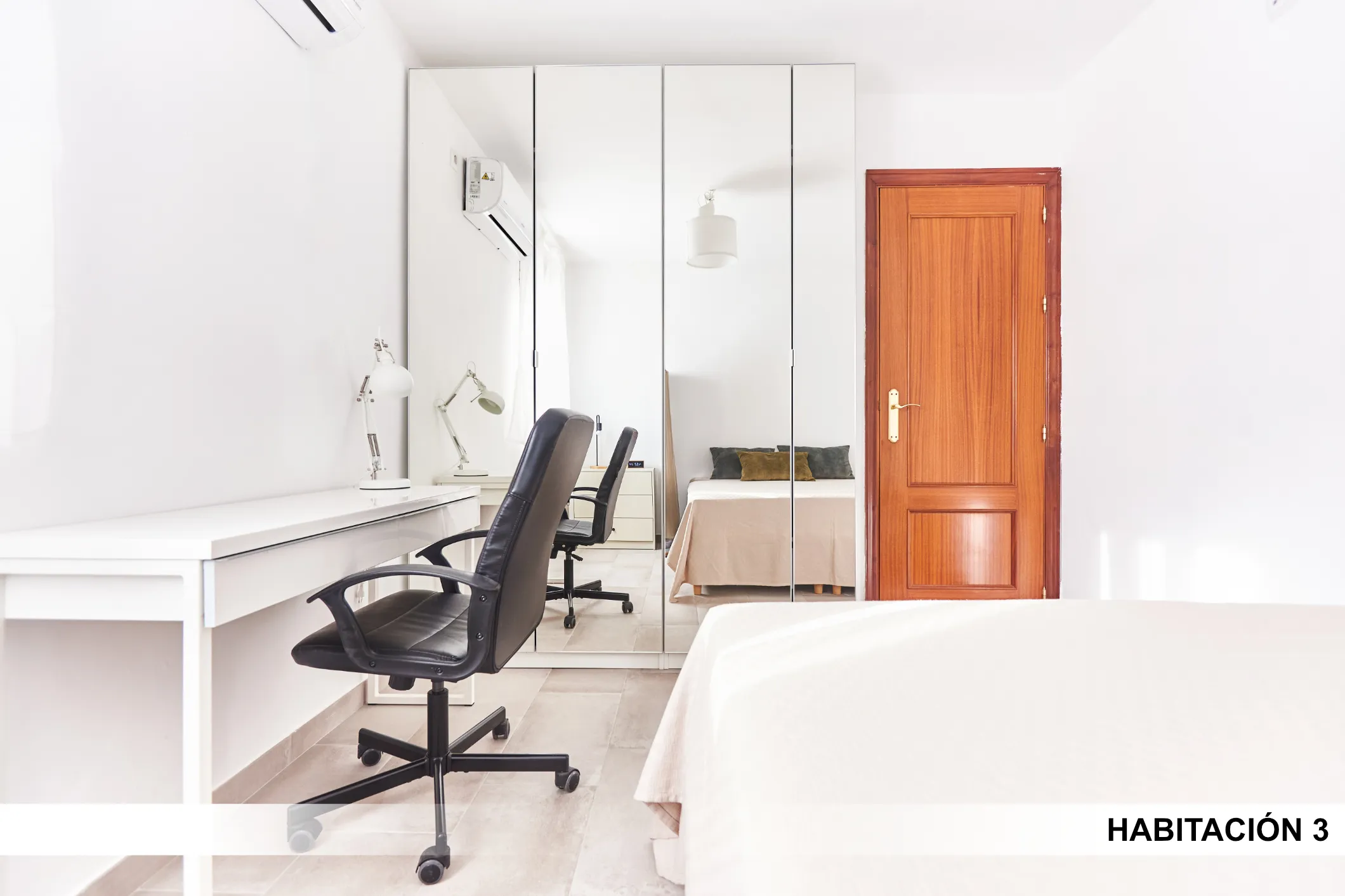 Shared Room in Seville photo 3