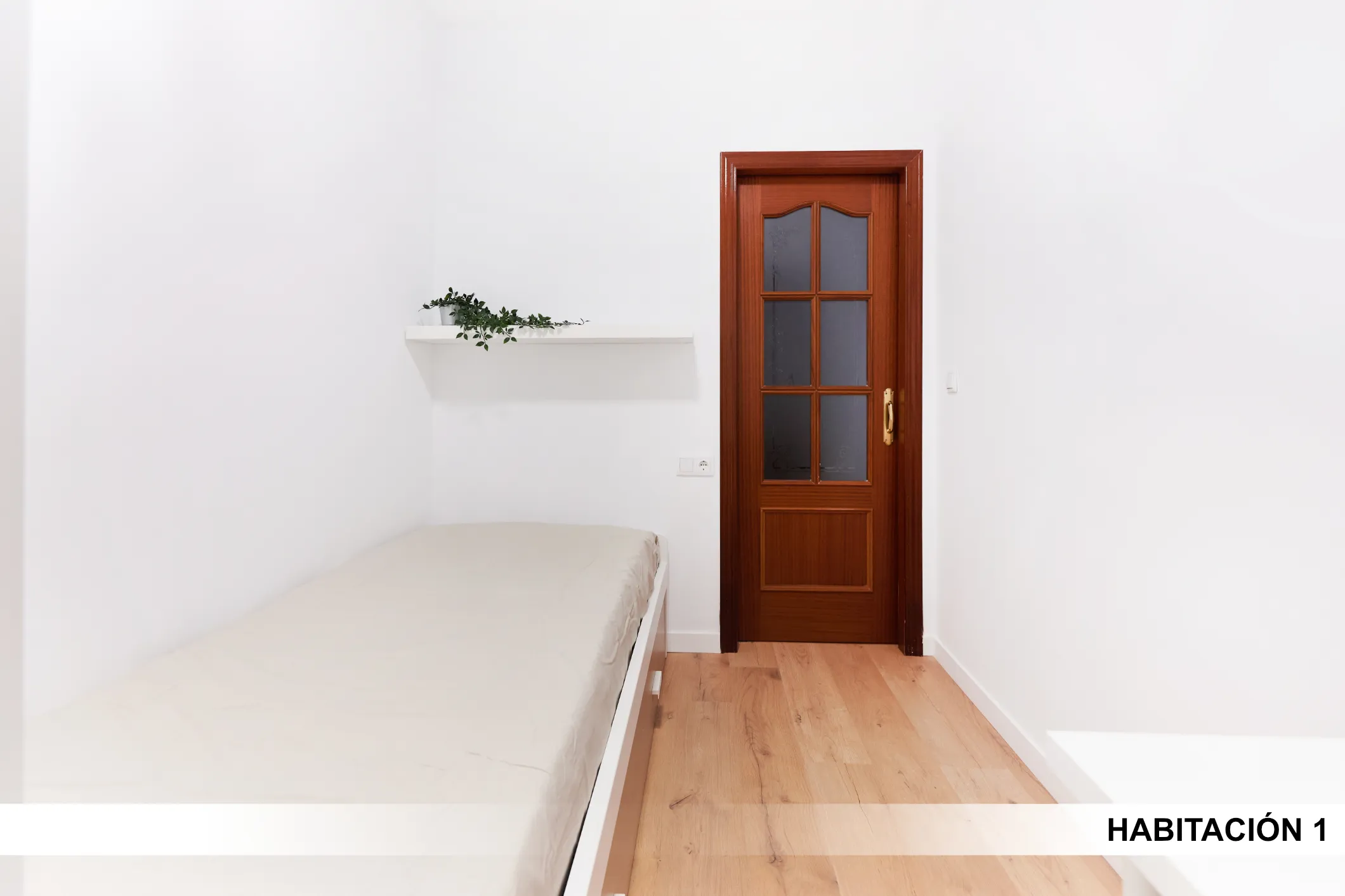 Shared Room in Seville photo 3