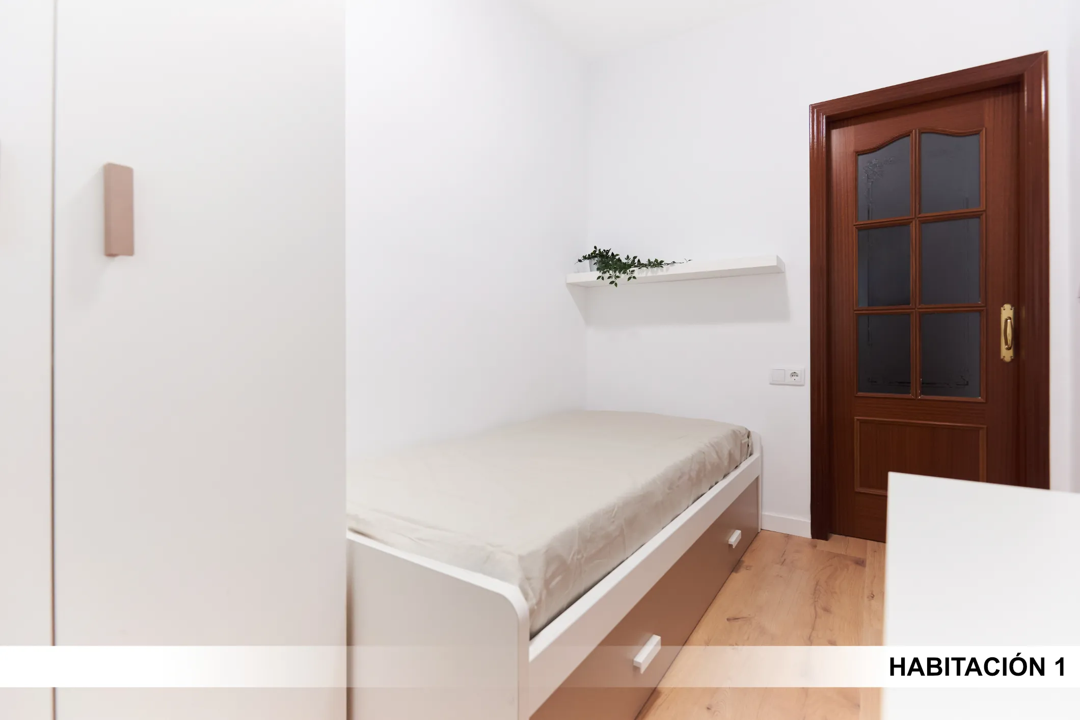 Shared Room in Seville photo 4