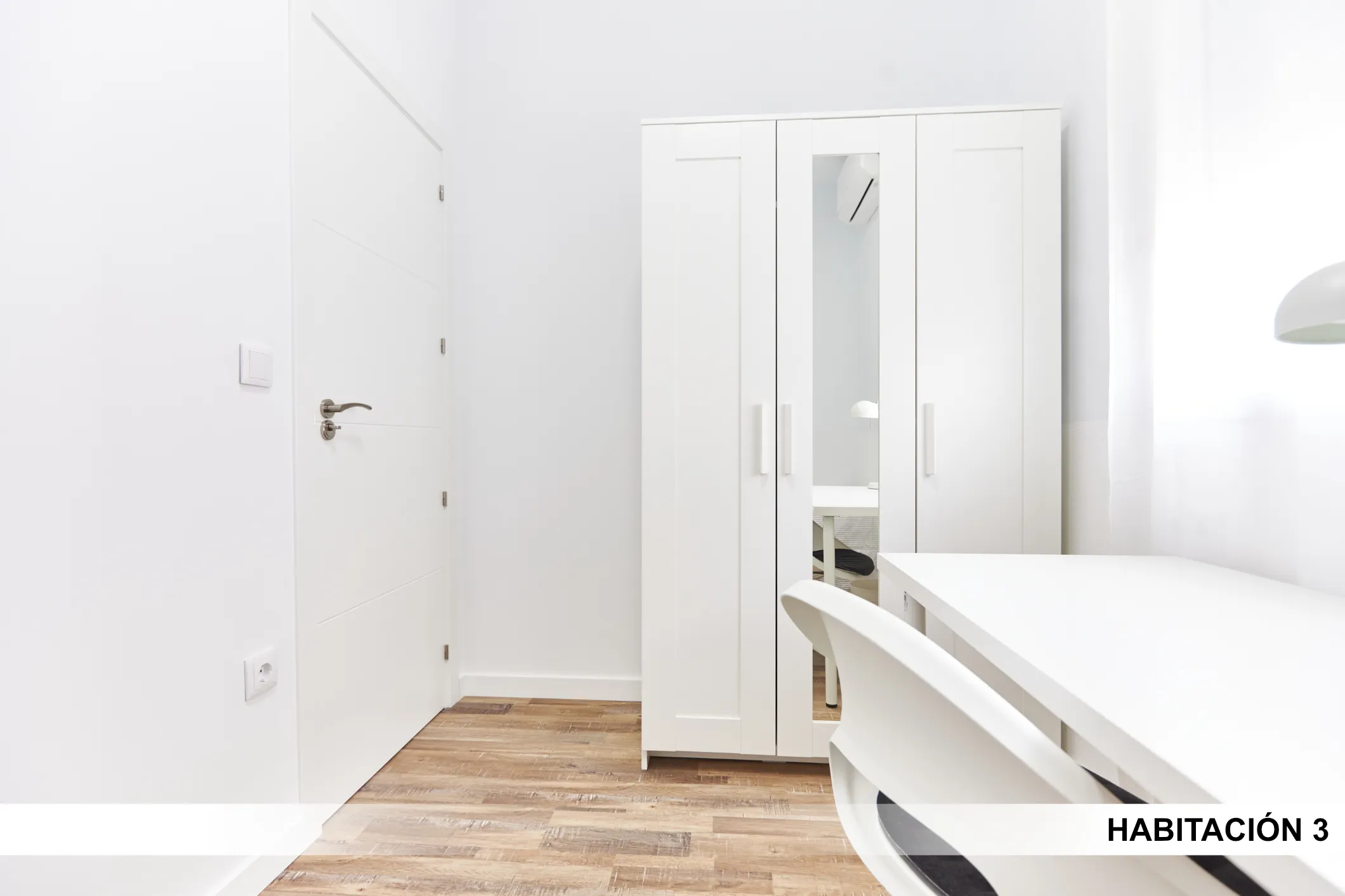 Shared Room in Seville photo 3