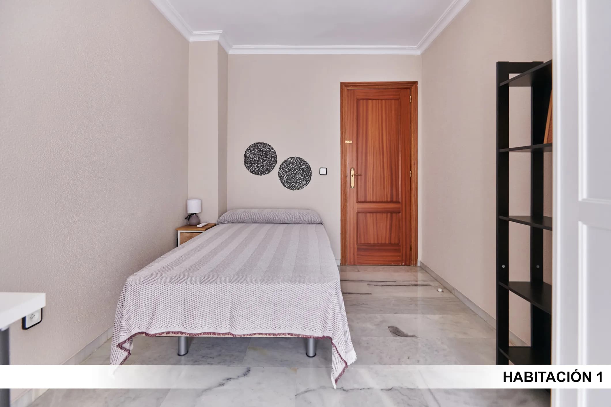 Shared Room in Seville photo 2