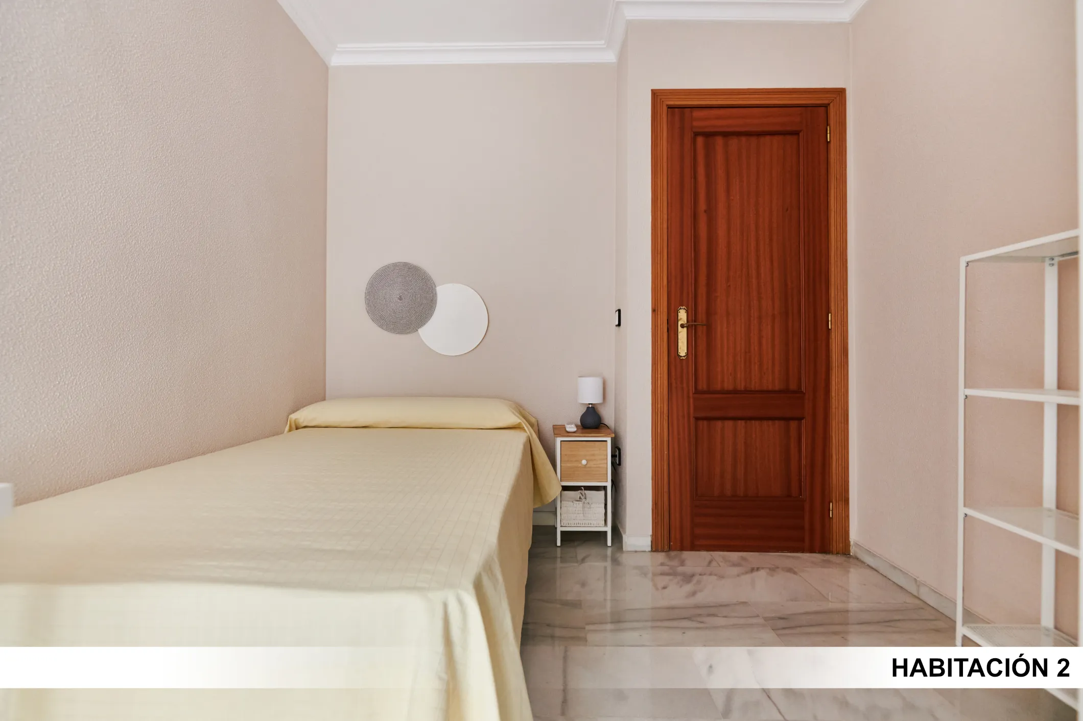 Shared Room in Seville photo 2