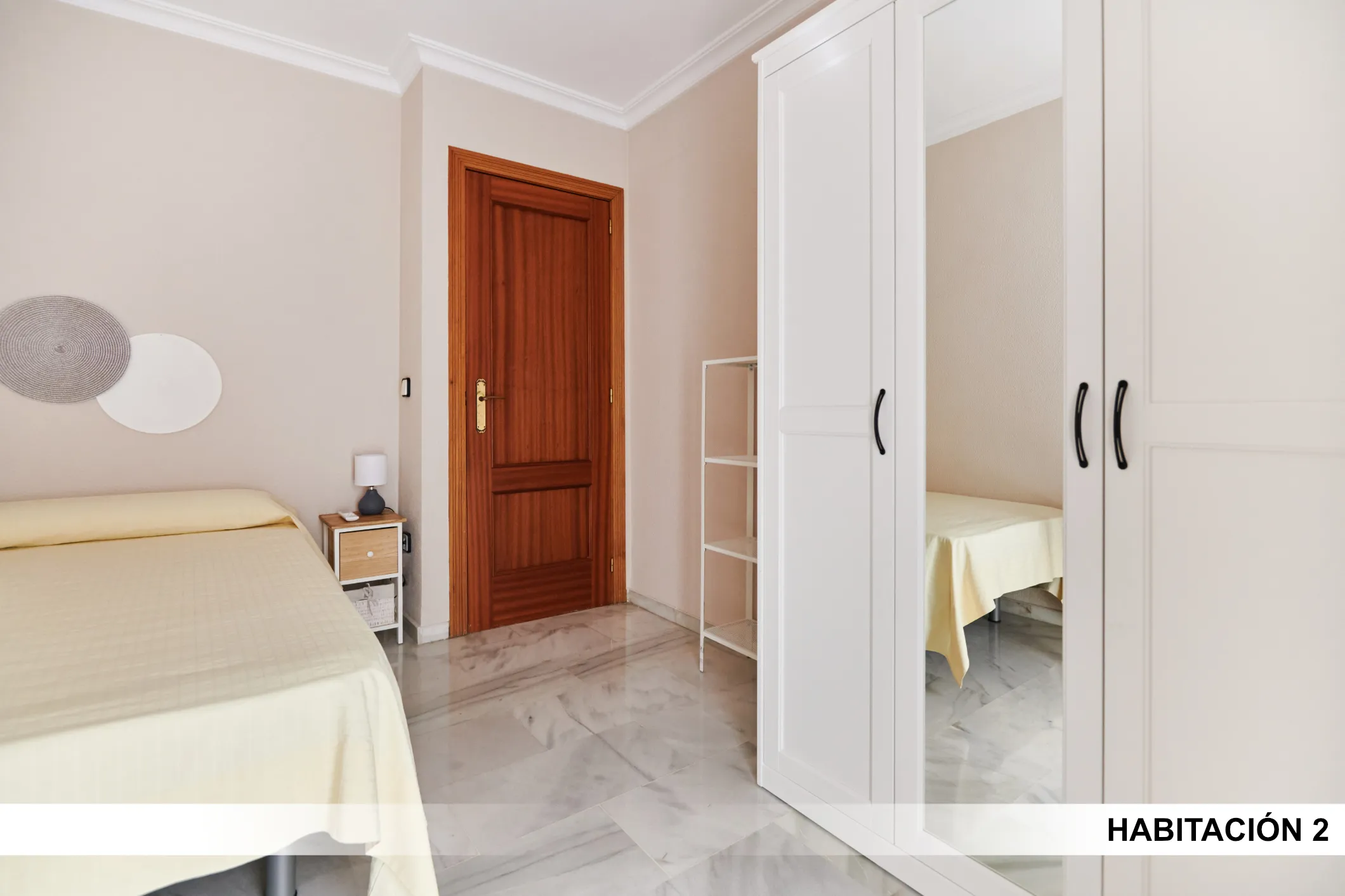 Shared Room in Seville photo 3