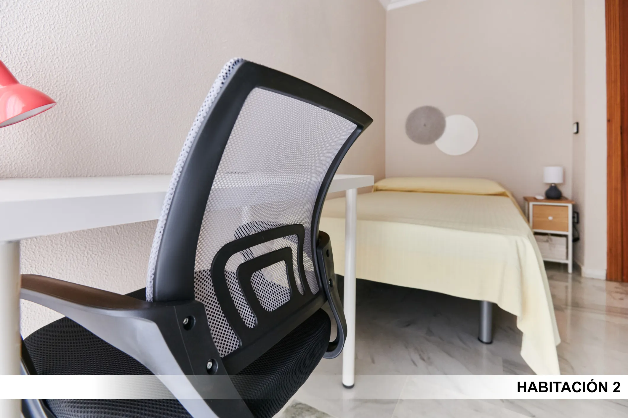 Shared Room in Seville photo 4