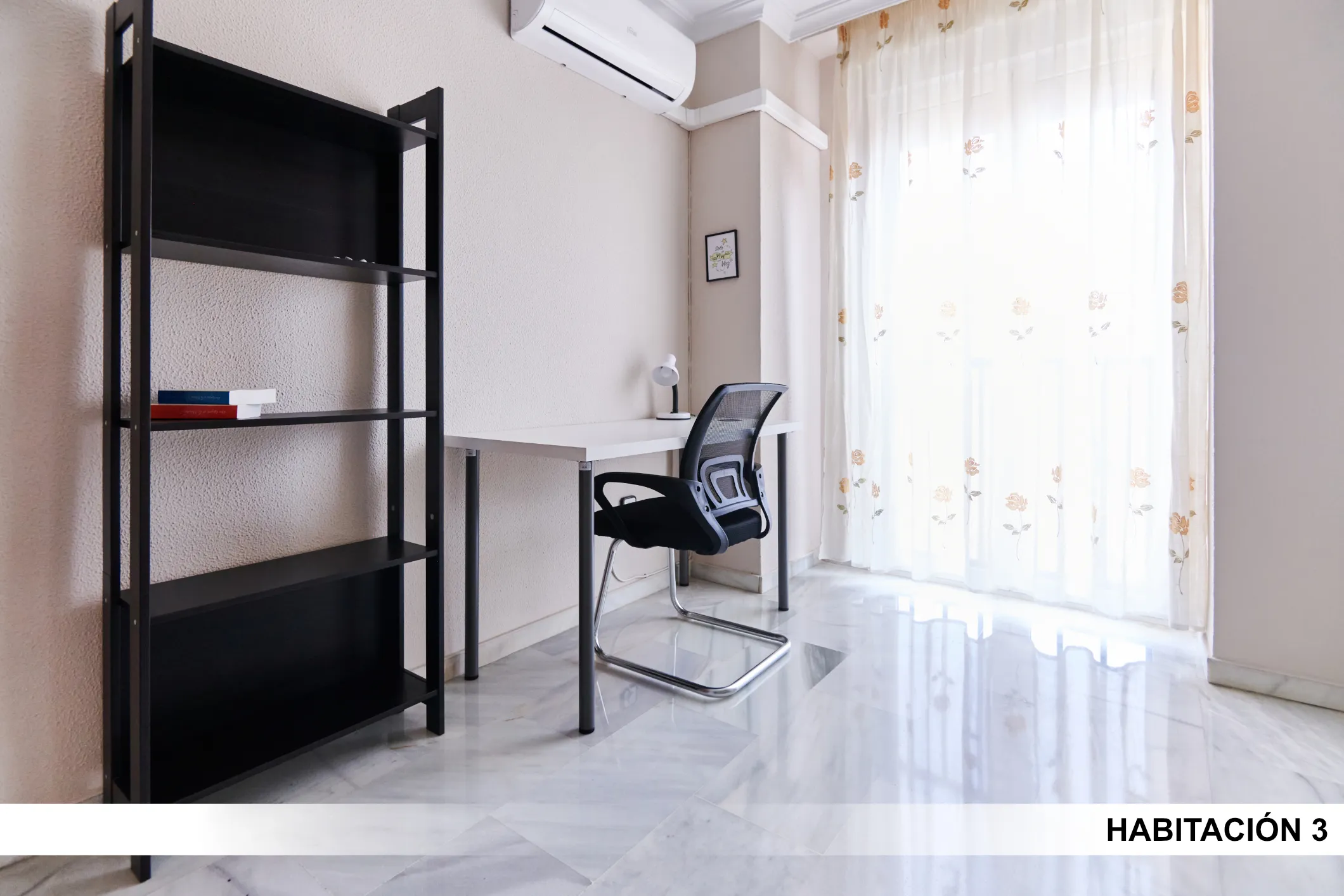 Shared Room in Seville photo 3