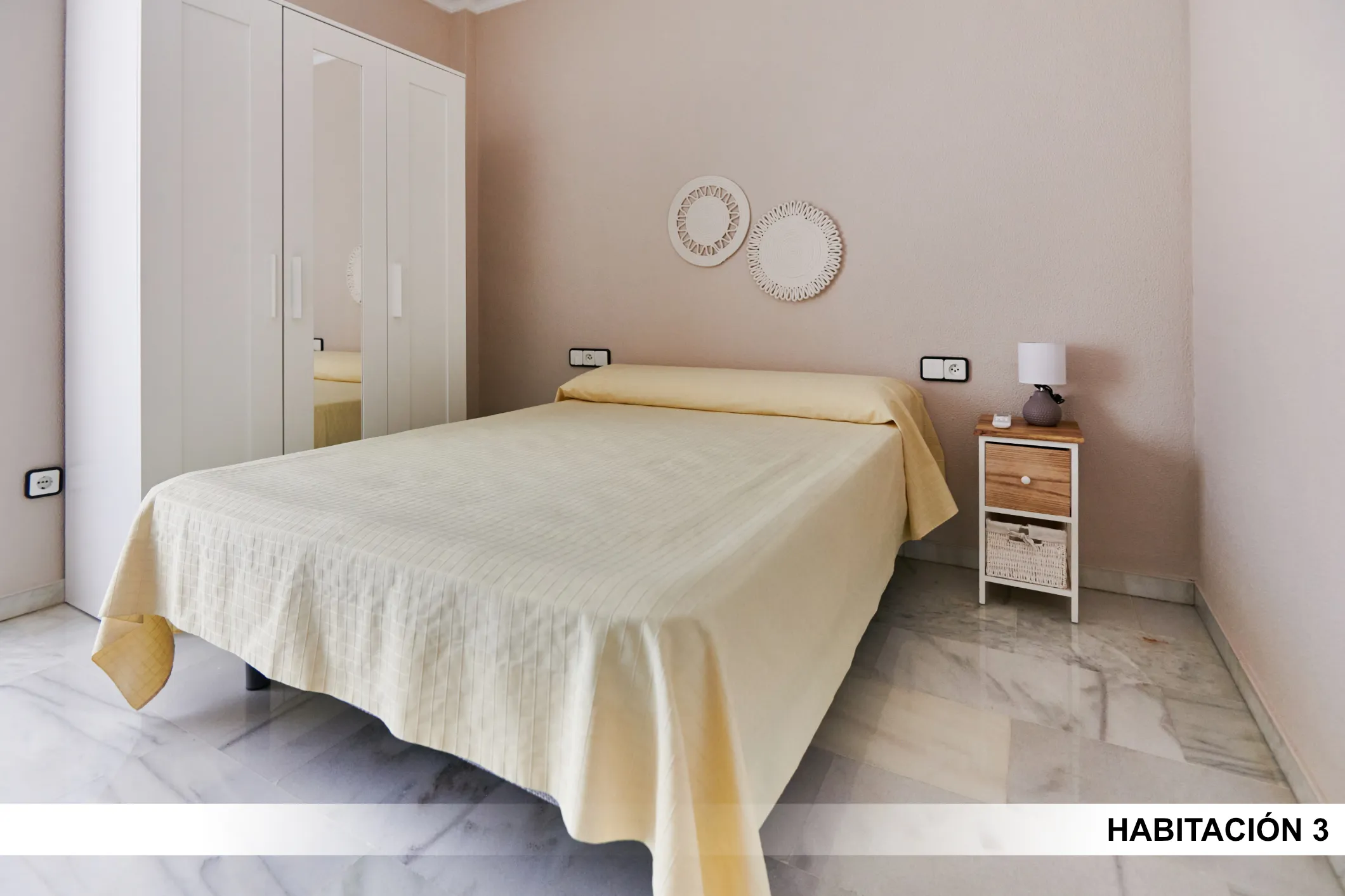 Shared Room in Seville photo 2