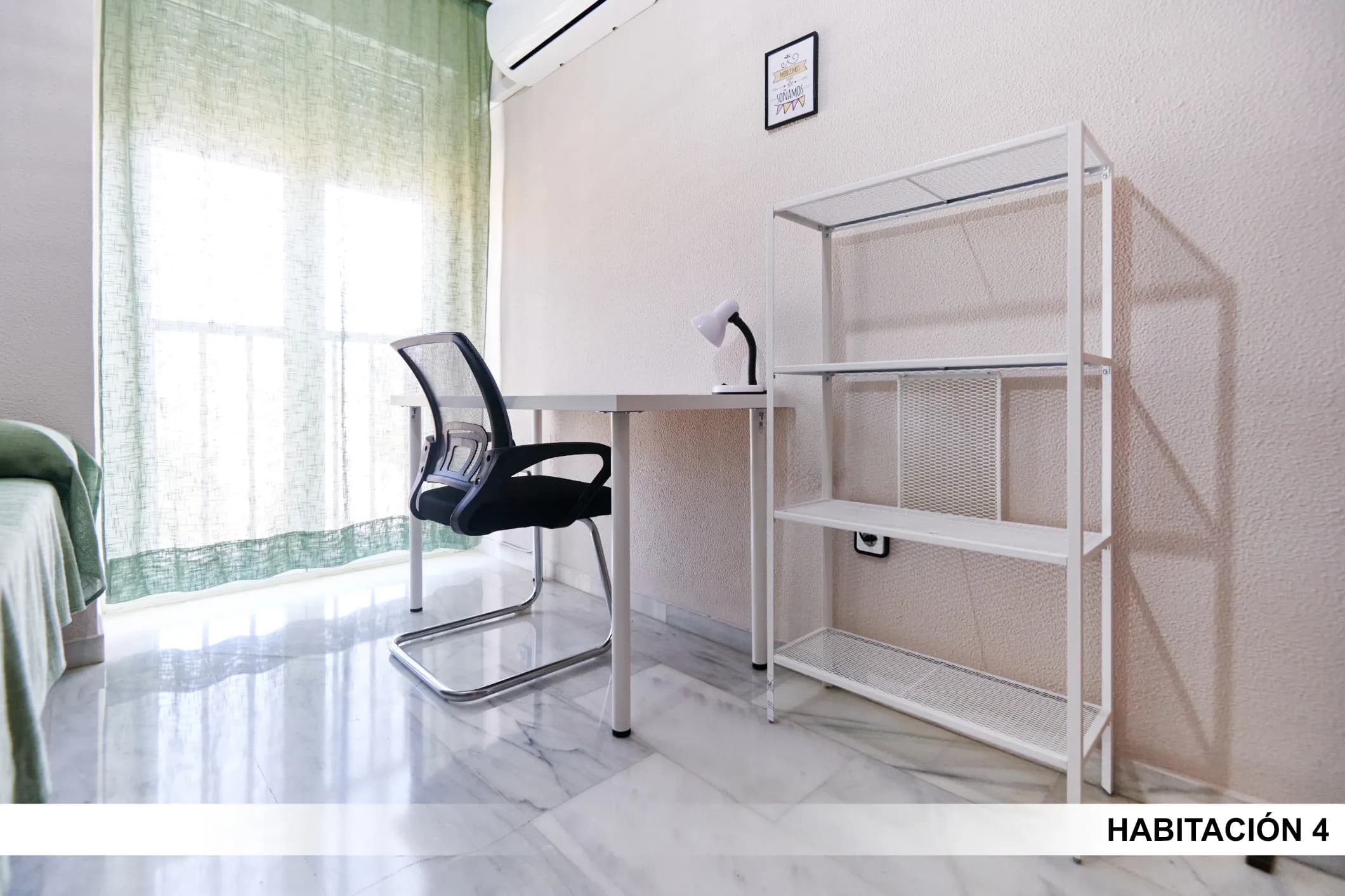 Shared Room in Seville photo 3