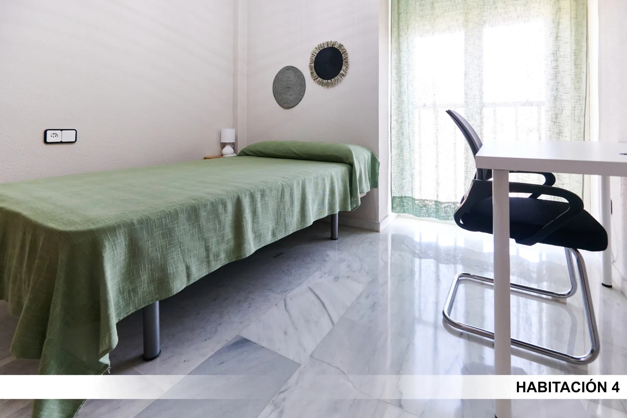 Shared Room in Seville photo 2