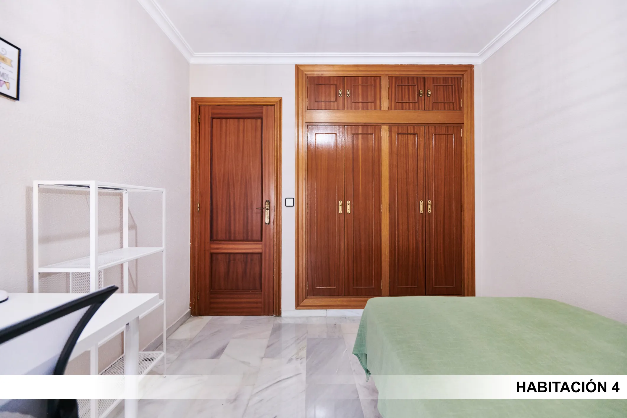 Shared Room in Seville photo 4