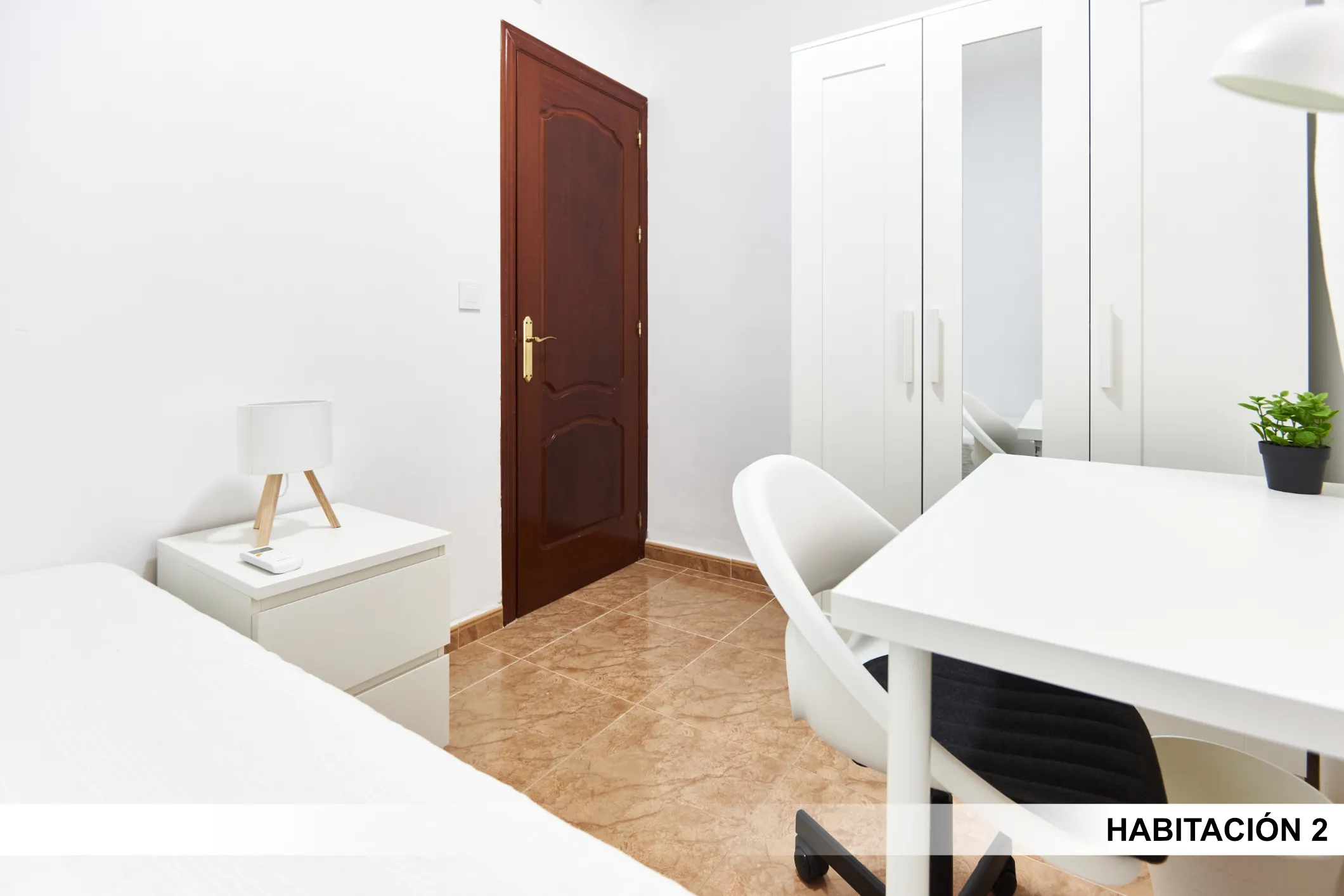 Shared Room in Seville photo 3