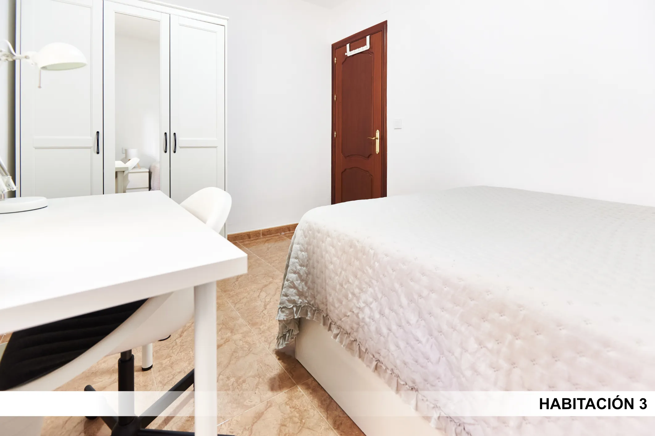 Shared Room in Seville photo 3