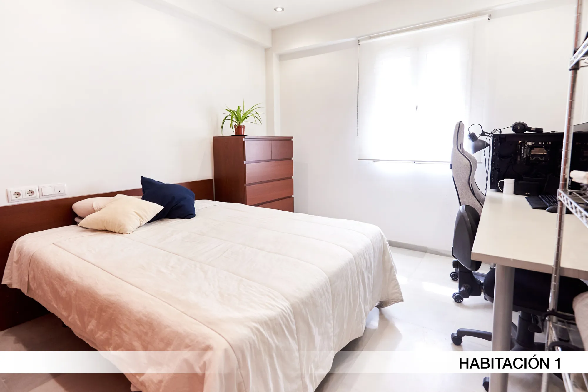 Private Room in Seville photo 3