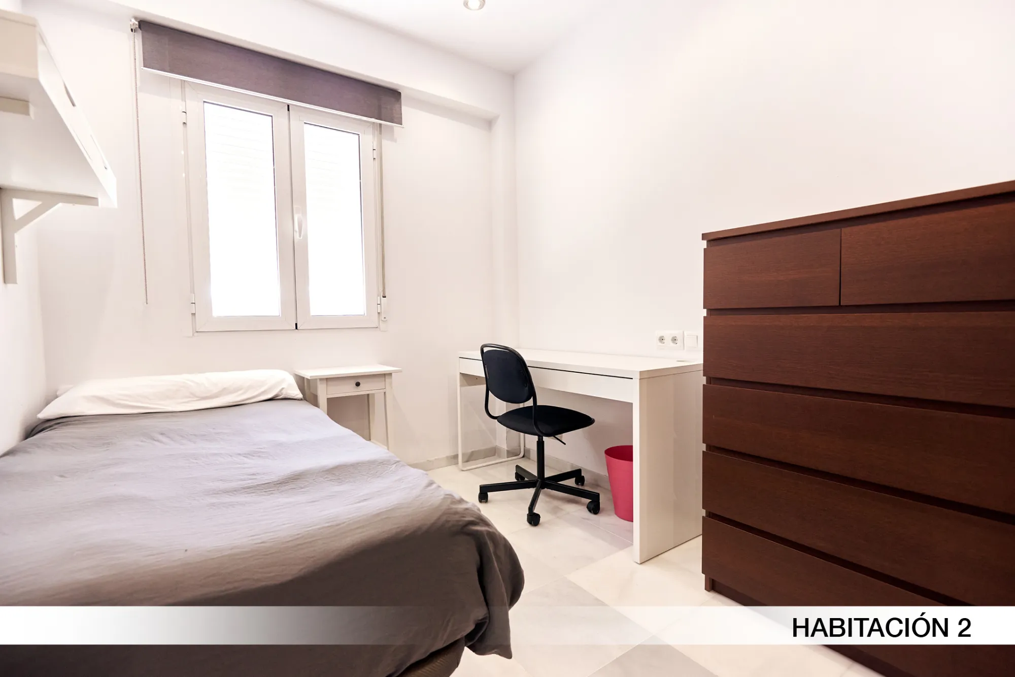 Shared Room in Seville photo 2