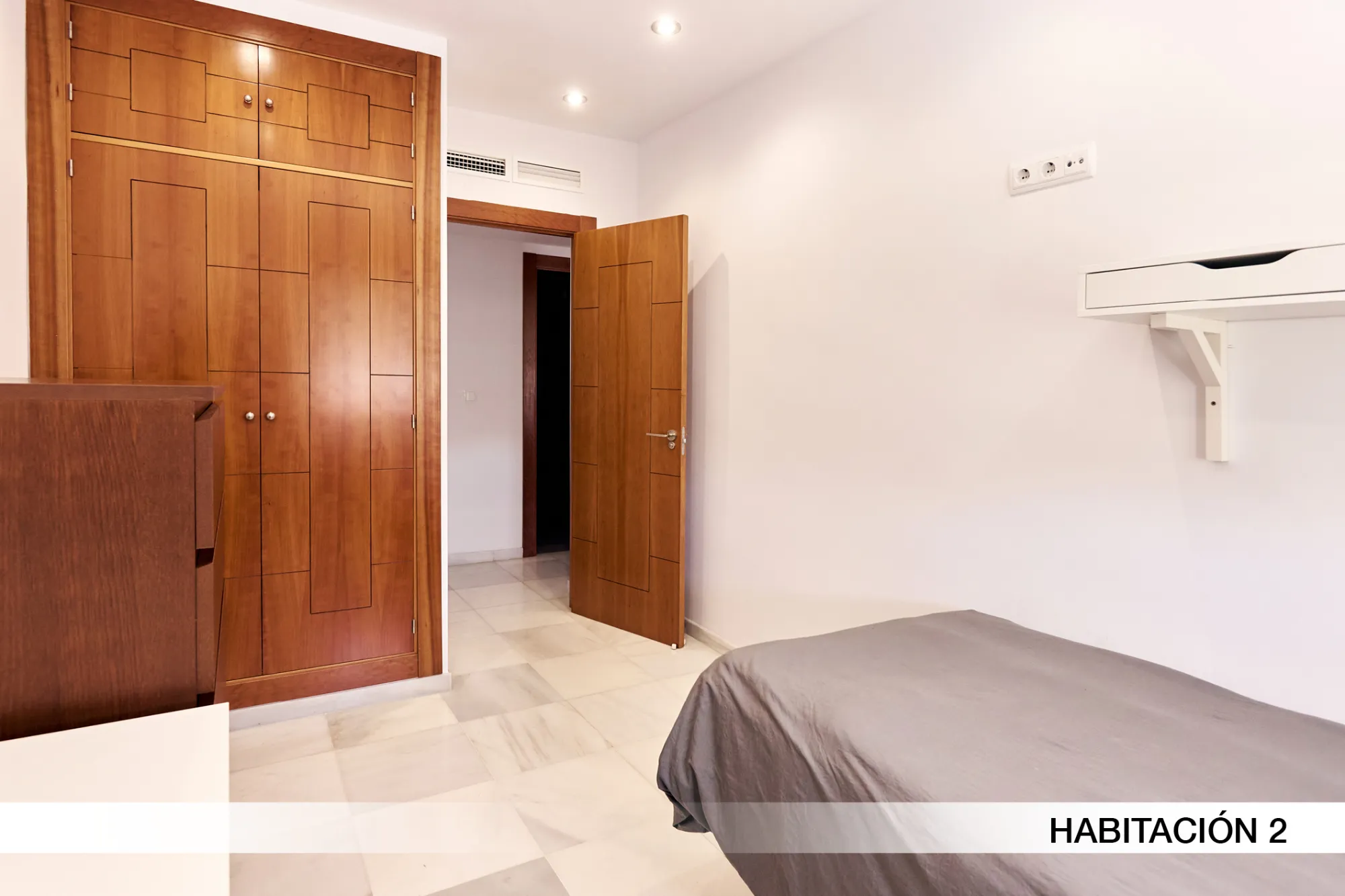 Shared Room in Seville photo 4