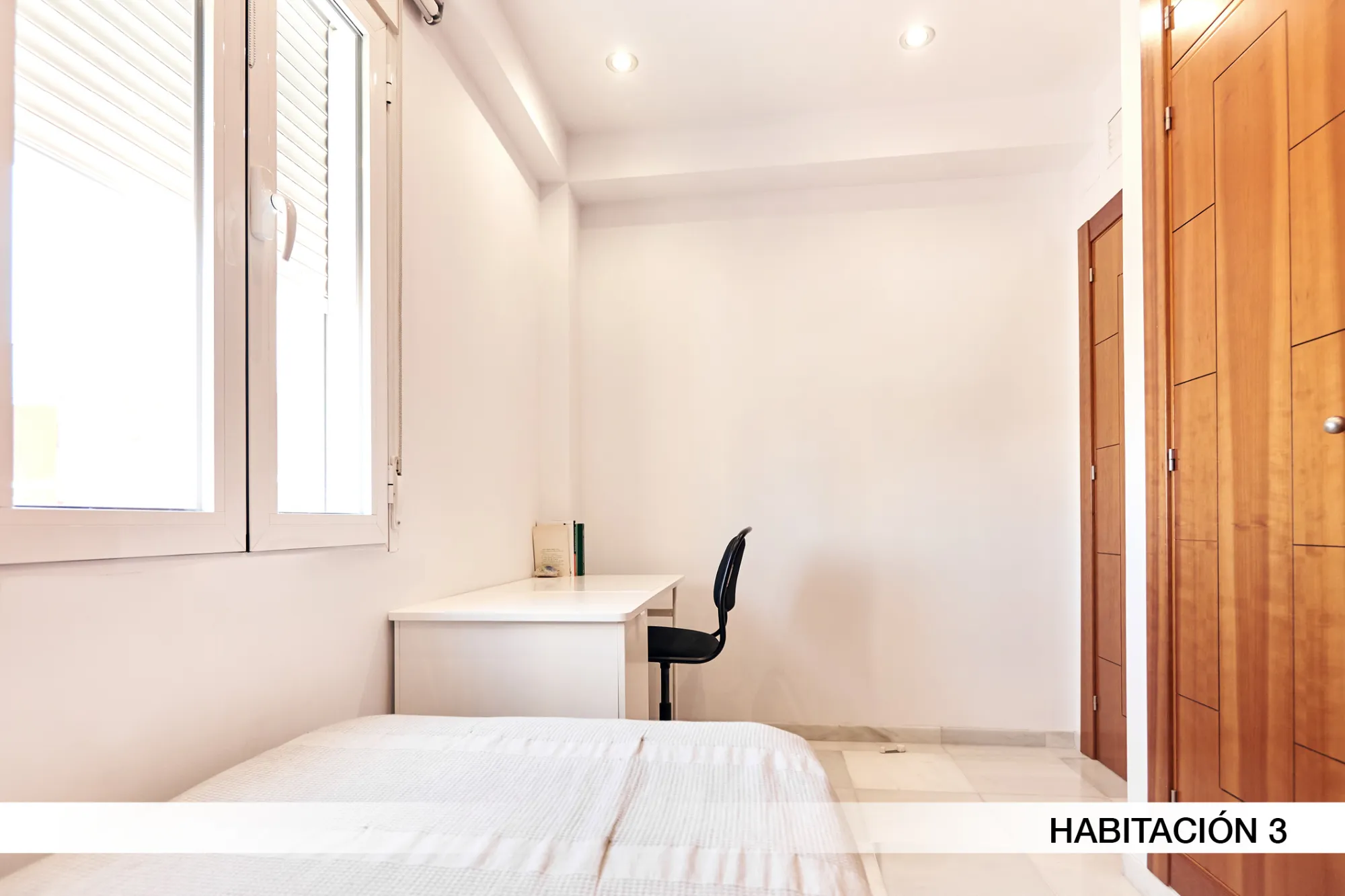 Shared Room in Seville photo 3